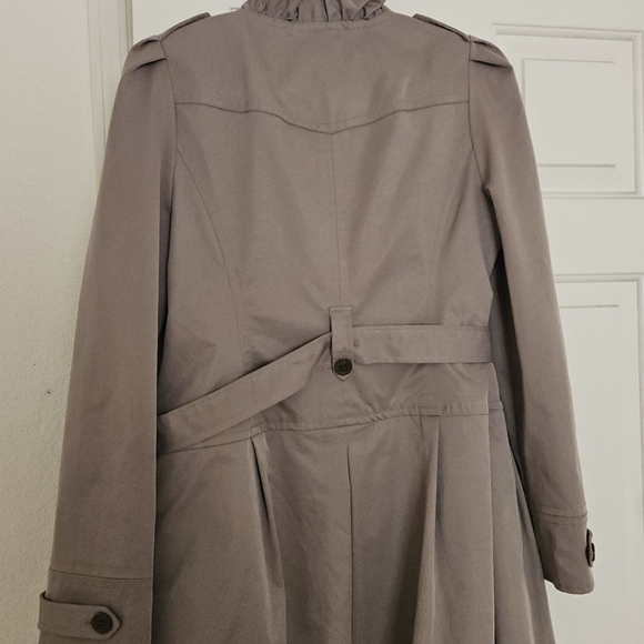 Women’s Ruffled Tie-Waist Trench Coat - Taupe - Picture 5 of 6